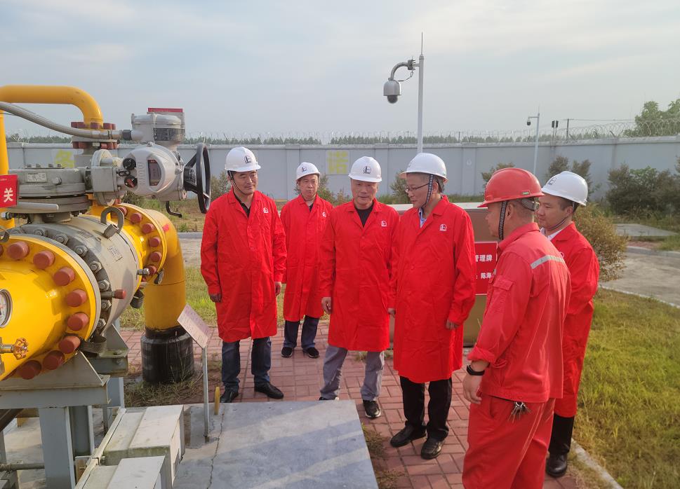 市政府副秘書長(zhǎng)、發(fā)改委主任李文勝一行至第二天然氣門站調(diào)研